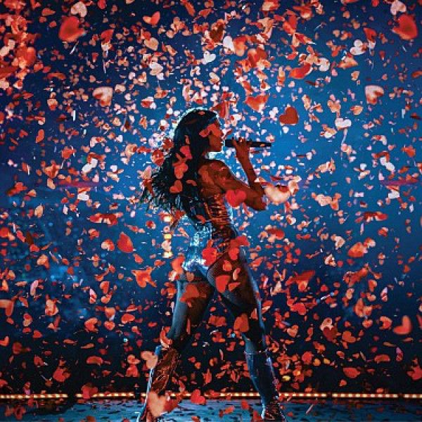 DUA LIPA: 